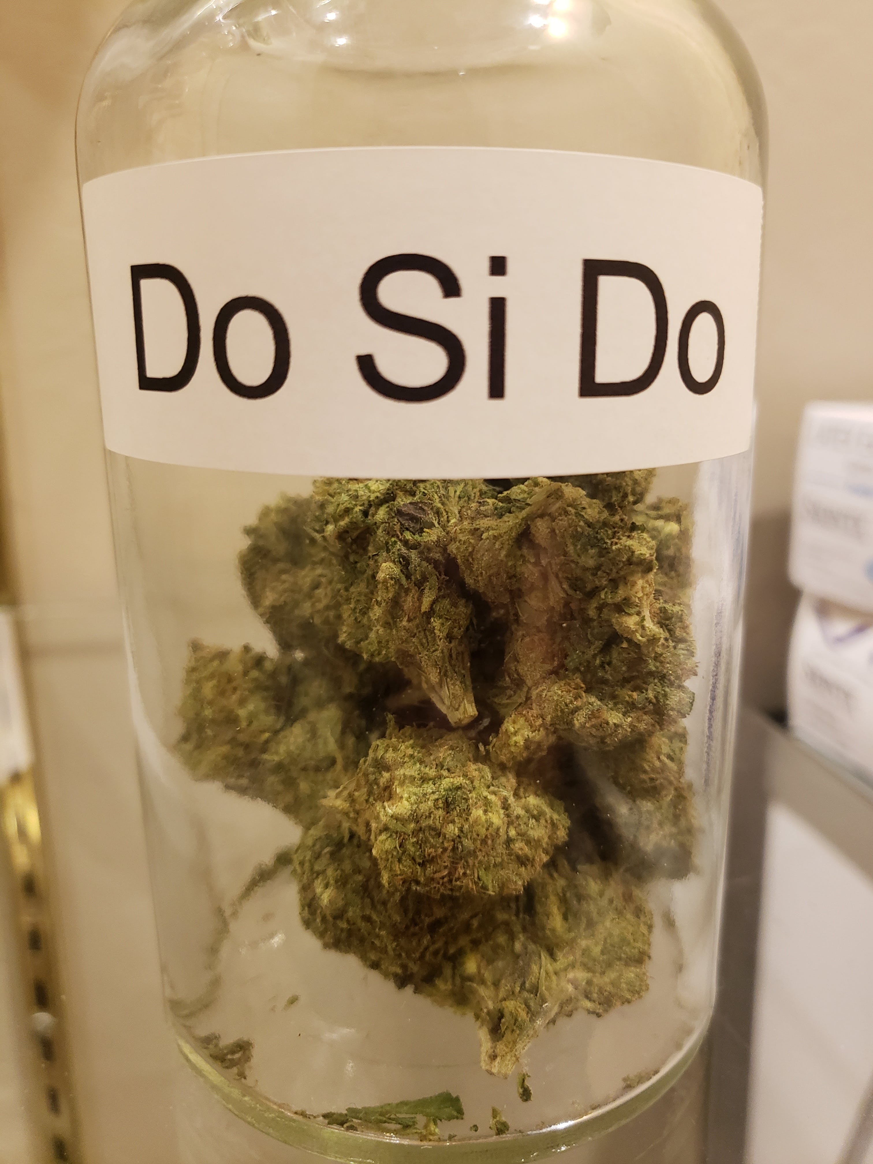 marijuana-dispensaries-green-ghost-in-los-angeles-do-si-dos